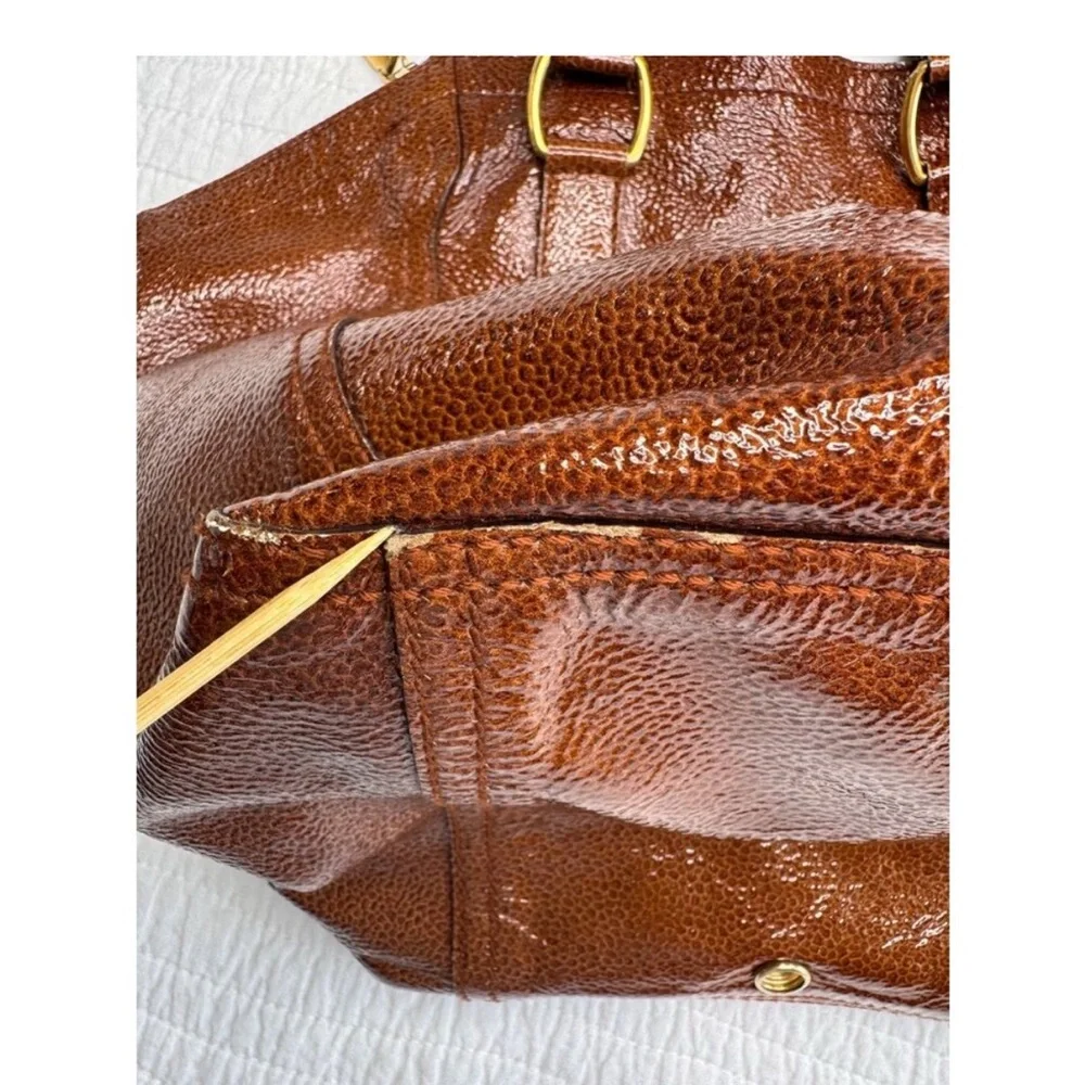 Yves Saint Laurent Downtown bag in brown patent leather - Picture 11 of 14